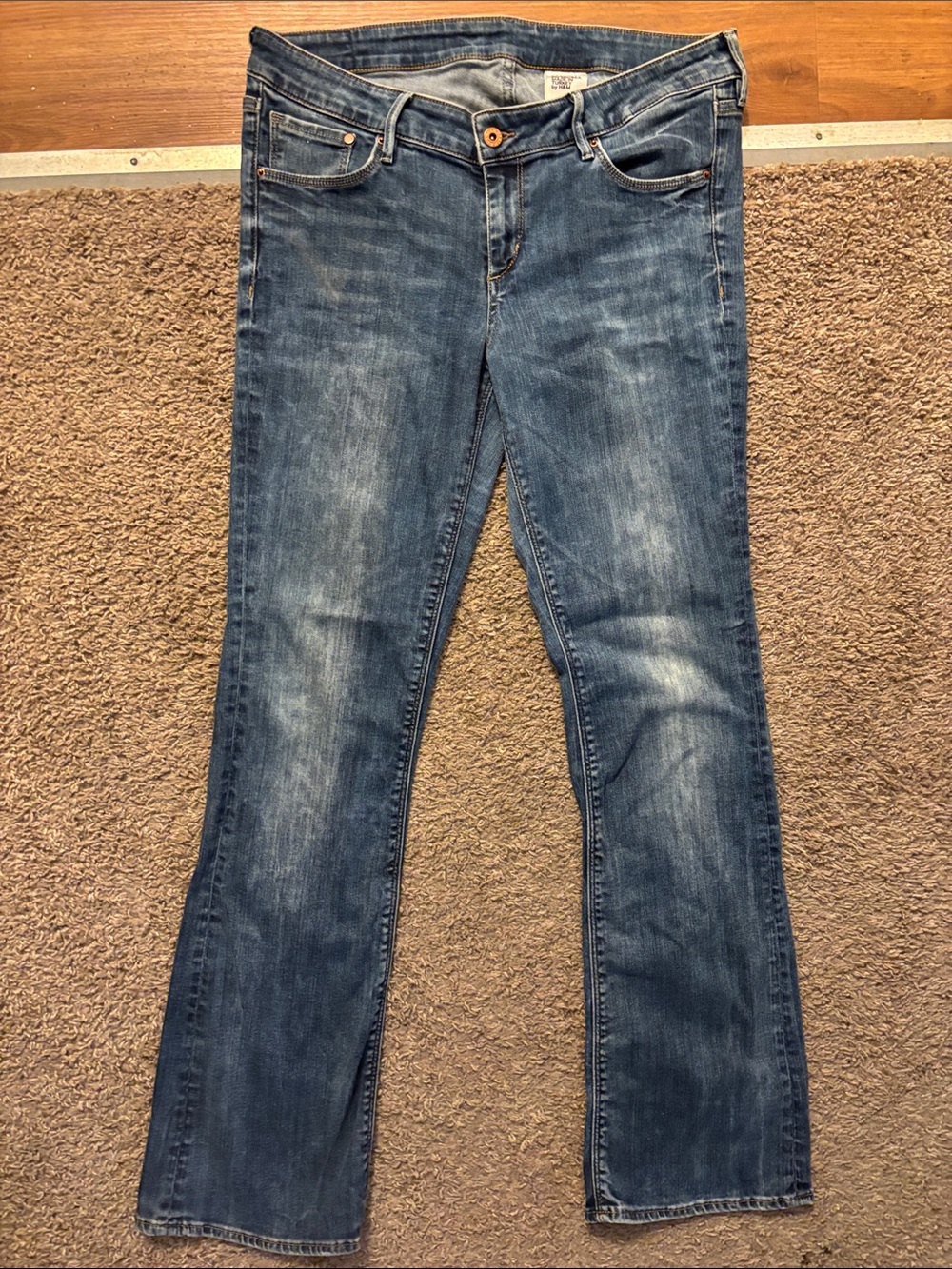 H&M Womans 34 x 34 Bootcut Low Waist Dark Wash Faded Jeans  Excellent Condition